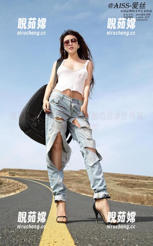 这不是普通的套图，爱丝的肉丝水世界充满惊喜和赞叹