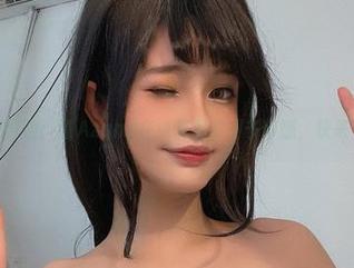 美图大冒险：看Azami在泳装里游得多带感，快来下载！