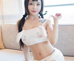 Feilin嗲囡囡 – 油亮对比，梦小楠小夜猫的高清写真集：你根本不敢想象，这是什么光泽！