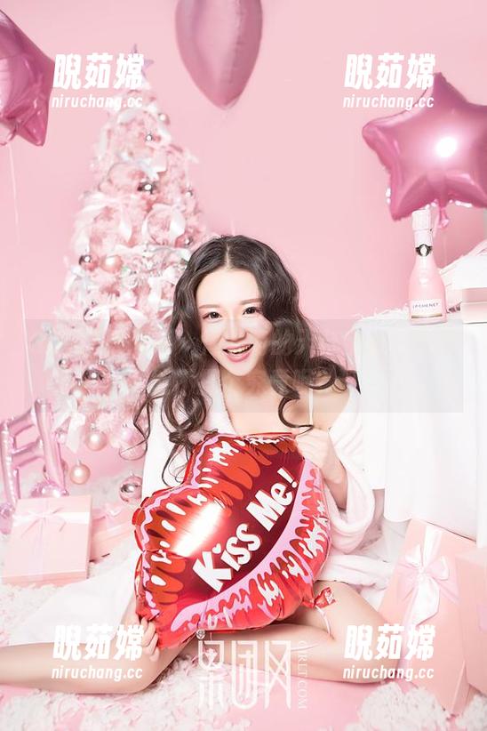 GIRLT果团网-周大萌 GIRLT果团网 - 周大萌的天台全套,怎么能不探个究竟呢?