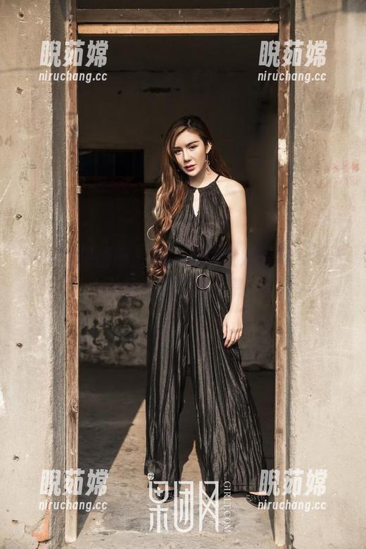 GIRLT果团网-周妍希 GIRLT果团网 - 周妍希的空姐写真,不小心就把我也带进云端了。