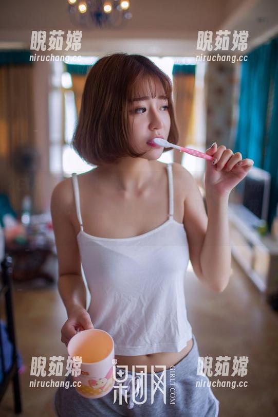 GIRLT果团网-黄歆苑 GIRLT果团网 - 黄歆苑的高跟鞋图片,恍惚觉得她在召唤我赶紧去买一双,虽然我根本不配。
