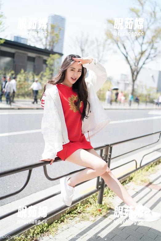 MiStar魅妍社-兜豆靓Youlina MiStar魅妍社 - 兜豆靓Youlina的美图:这个瑜伽姿势,我要试试……咳咳,算了,我还是先借借她的气场吧。