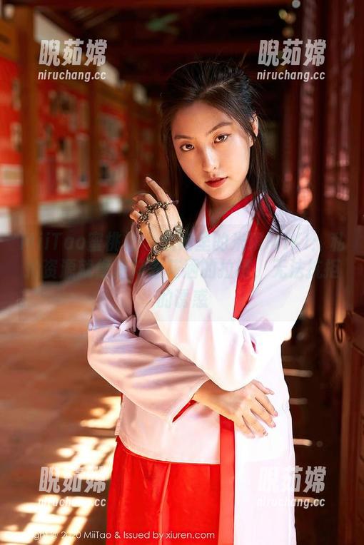 MiiTao蜜桃社-米琪MIKI MiiTao蜜桃社 - 旗袍里的米琪MIKI:私拍资源就像是俺去花洒的拉链,无法抗拒的诱惑