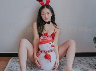 看这张作品，Pia(피아)的礼服光影变幻，原图里每一个角度都在暗示些啥？