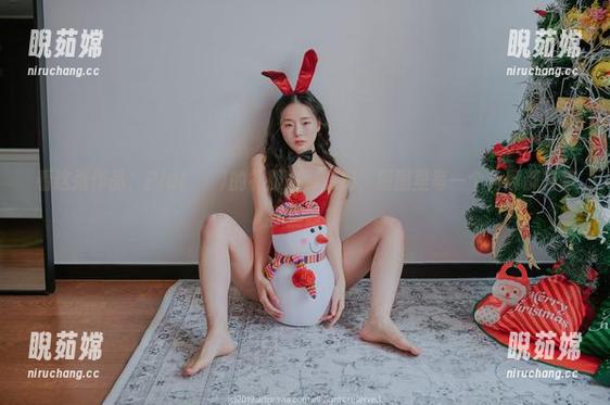 看这张作品，Pia(피아)的礼服光影变幻，原图里每一个角度都在暗示些啥？