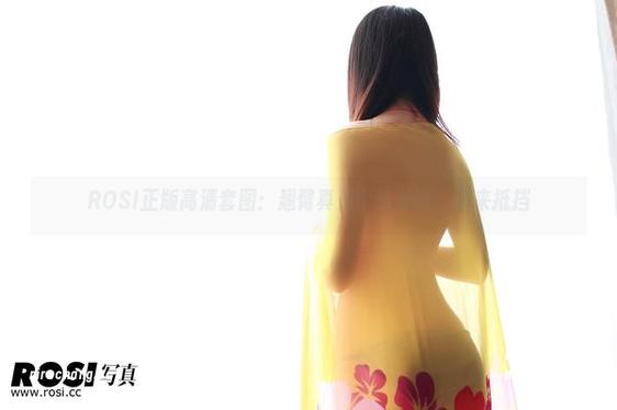 ROSI写真 ROSI正版高清套图:翘臀真是个软肋啊,谁来抵挡