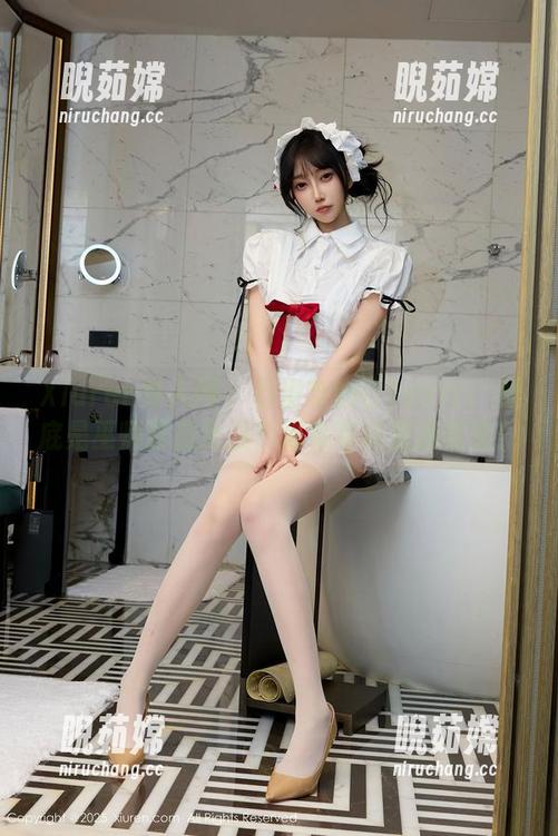 Xiuren秀人网-妲己Toxic Xiuren秀人网 - 万圣节妲己Toxic:到底是巫师还是女巫?你来写真里找答案!