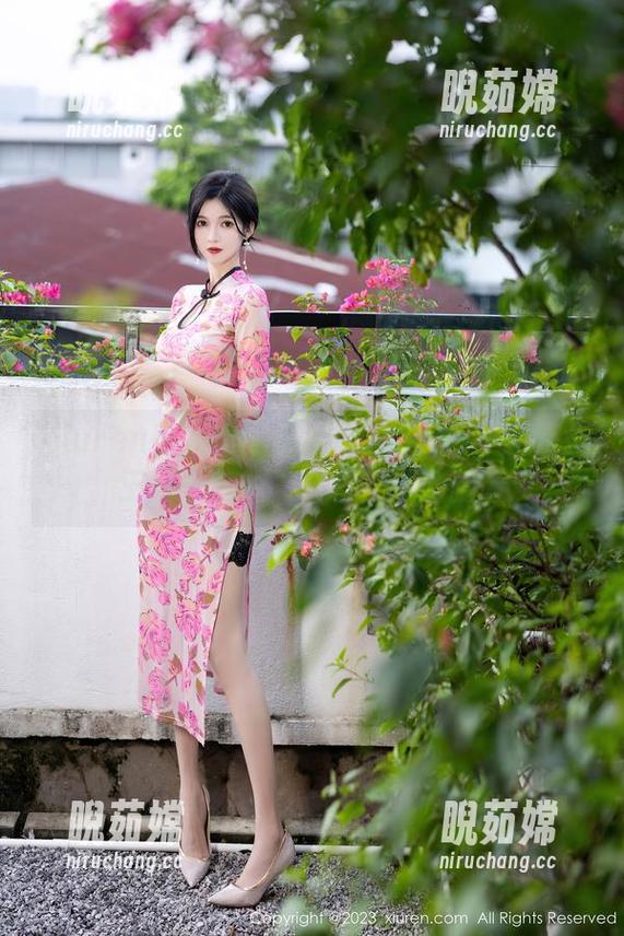 Xiuren秀人网 - 高清分享糯美子Mini女王帽子下的“玄机”？猜猜看