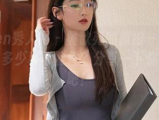 Xiuren秀人网 – 黄歆苑的旗袍——图库里究竟多少种可能性？分享一下你觉得的吧！