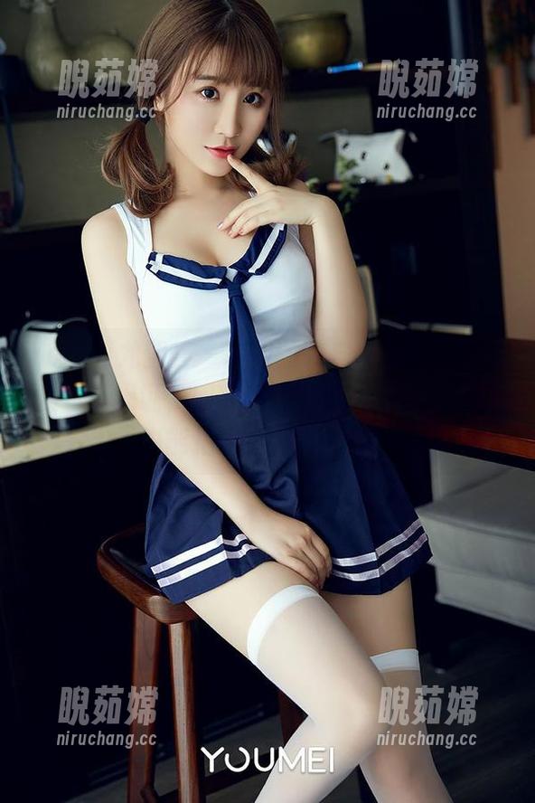 YouMi尤蜜荟-陈圆圆 YouMi尤蜜荟 - 陈圆圆的户外写真,图册质量有保证,回望一瞬,真让我期待自己也能拍点这样的姿势…