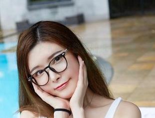 YouWu尤物馆 – 看！Kely香香的泳衣美图，下载前别忘了多停留两眼哦！