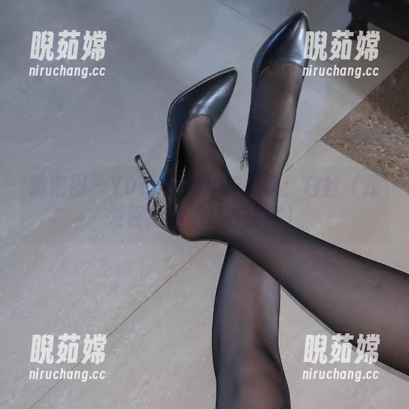 YuYu超甜丫 微密圈 - YuYu超甜丫作品集:白丝(我发誓绝对不是在偷瞄)