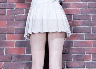 beautyleg – 观看Leonie的裸足，每一步都是信心的展示，或者只是懒散。