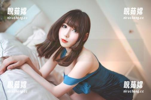 w黑米粥w 原图中的w黑米粥w就像压根不在乎什么,奶牛的眼神却透着一种淡淡的疑虑…