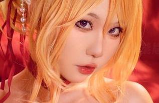 七七娜娜子最新套图：短裤，居然也能尴尬？