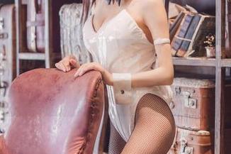 这图集里的兔女郎，乖乖衣宝是不是在骗我们？