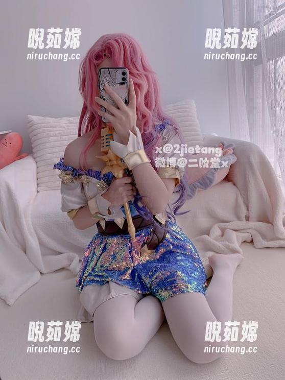 二阶堂宅绘子 二阶堂宅绘子的最新图集:灰色外套,我是说,谁能拒绝这种懒洋洋的气息呢?