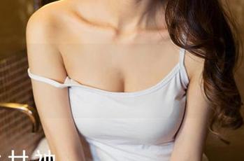 克拉女神 – 网盘里那双盈盈的美足，真得让我想起小时候的沙滩！