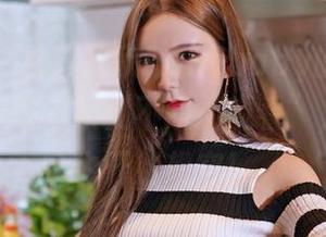 嗲囡囡 – 看！欣欣Rubybaby的制服作品，似乎在召唤我不断“观看”，搞得我也开始想穿！