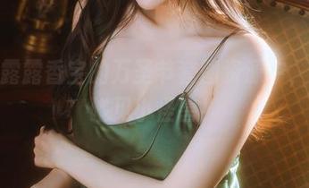 在坏露露香宝的万圣节套图资源中，轻松碰见小怪兽！