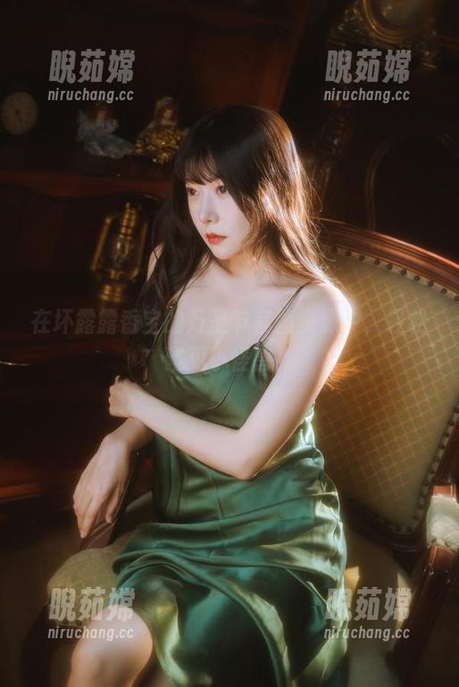 坏露露香宝 在坏露露香宝的万圣节套图资源中,轻松碰见小怪兽!