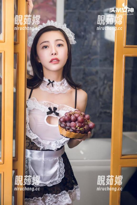 头条女神-琳琳 头条女神 - 免费获取琳琳的秘书写真,快来瞧瞧那里的“办公室风景”!