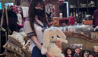 妖君白研带你游走梅尔特莉莉丝的高清时刻，套图等你来翻阅！