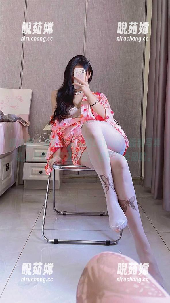 微密圈 - 这白色的姐姐Lalion，福利写真让人觉得新奇又满意，但想说点别的。