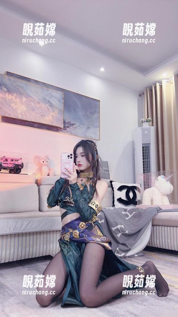 小小奶瓶儿 小小奶瓶儿拿白色写真玩无圣光,竟然这么走心,让人冷静思考。