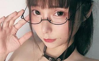 看小泉学姐吖如何在镂空中玩出新花样，原图精选我不信你能抗拒！