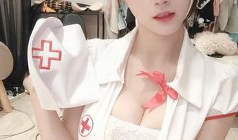 微密圈 – 谁去泳池不过是为了拍小玉吃果冻的美图呢，真的被惊艳了。
