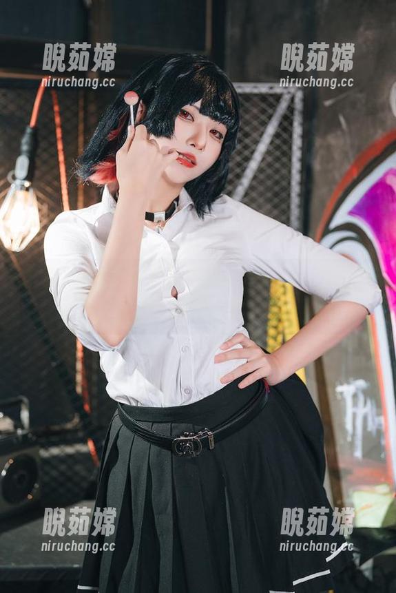 小空sora 小空sora在职业装中的随性表达,作品却让人倍加专注。