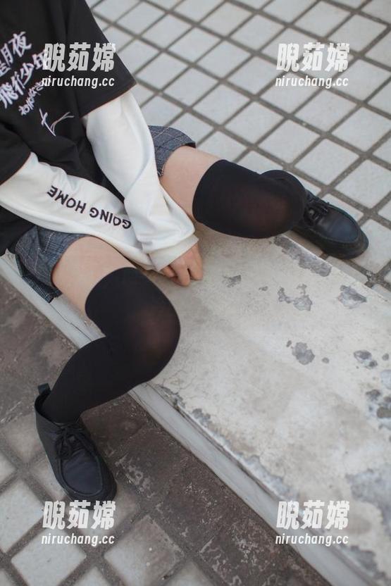 少女秩序-小满 少女秩序 - 向小满的修女致敬,套图里的冷酷与温柔