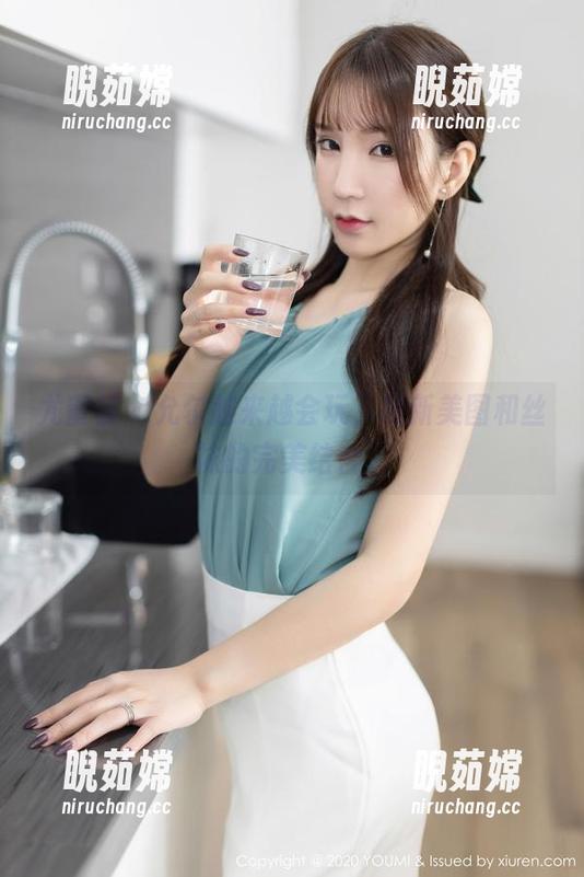 尤蜜荟-允尔 尤蜜荟 - 允尔越来越会玩,最新美图和丝袜的完美结合。