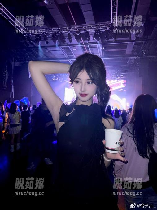 高清合集：怡子yiii和灰丝的搭配，给我带来的生死时速挑战。