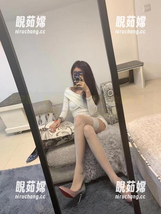 提袜少女 微密圈 - 看那张图片,提袜少女的套装,简直令人忍不住想靠近!