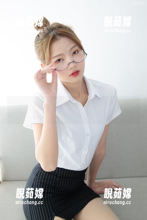 森萝财团-Aika 森萝财团 - 60D私房写真,Aika和酱肉包的趣味共舞~