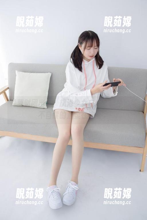 森萝财团 森萝财团出品,旗泡少女白丝秀分享,情不自禁的温柔在这里。