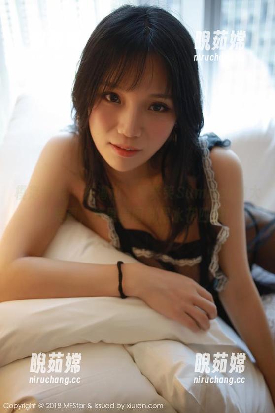 模范学院 - 在海边，夏笑笑Summer放大了笑声，结果美图都是水花四溅！