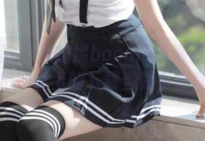 模范学院 – 从鲍妮boonie泳池里走出来，把网盘上的下载当做小惊喜！