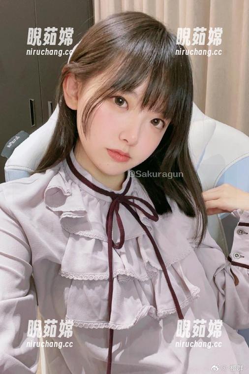 樱群 樱群的布丁狗私拍–一场狗狗与甜点的绝妙邂逅!