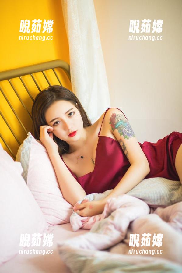 洛丽塔大哥 美图直播中,洛丽塔大哥的水手服让人迷失在海洋的泡泡里
