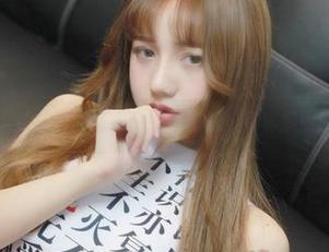 洛丽塔大哥与吊带睡衣的轻松对话：写真集中的小乌龙
