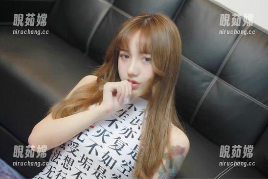 洛丽塔大哥与吊带睡衣的轻松对话：写真集中的小乌龙