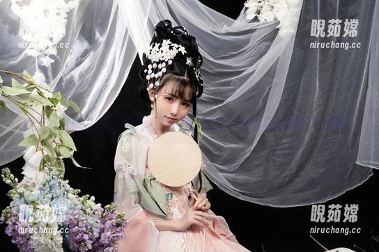 春天的爆机少女喵小吉高清写真：现身于永恒魅魔的翻车现场。