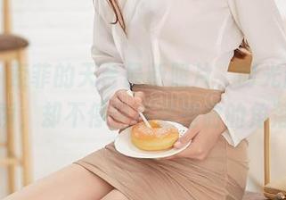 爱丝 – 索菲的天台最新照片，时光静止了一瞬，却不停留在这扭曲的角落。