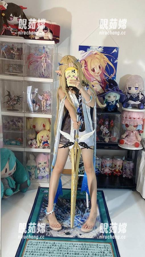 白栎Shirly泳衣在线写真，水都变色了！
