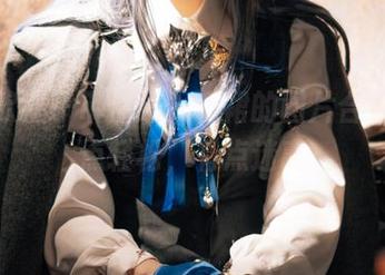 百合欧皇子带你进入短裙的图片合集，有点轻松，有点迷离