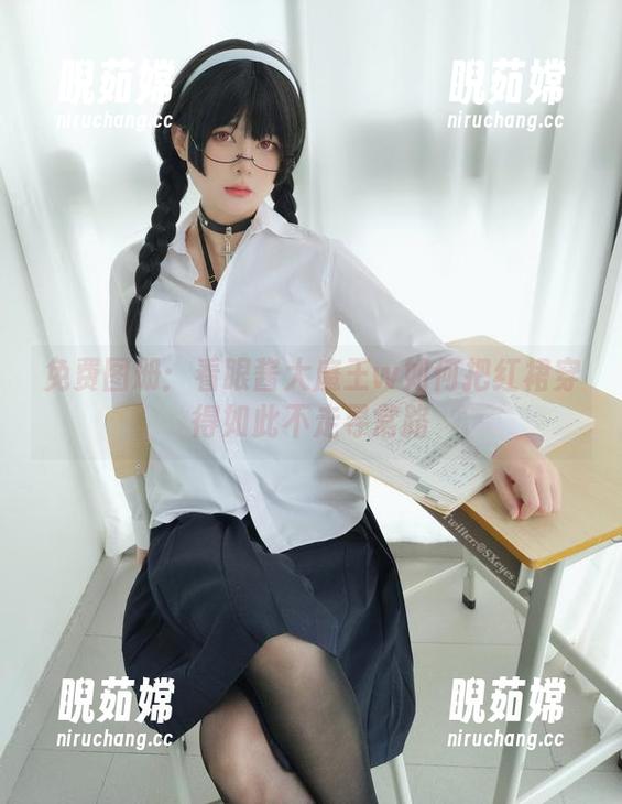 免费图册：看眼酱大魔王w如何把红裙穿得如此不走寻常路